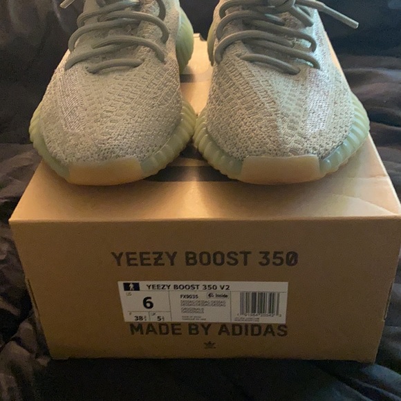 Yeezy boost 350 main image 4